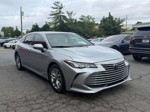 Used 2022 Toyota Avalon XLE w/ Moonroof Package FWD image 3