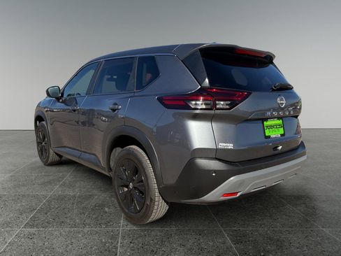 Used 2023 Nissan Rogue SV image 4