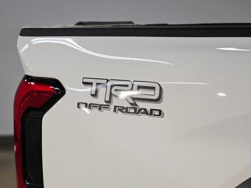 Certified 2025 Toyota Tacoma TRD Off-Road AWD/4WD image 36