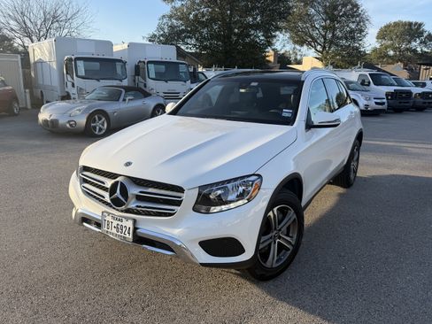 Used 2019 Mercedes-Benz GLC 300 image 4
