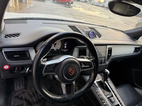 Used 2018 Porsche Macan Turbo image 8