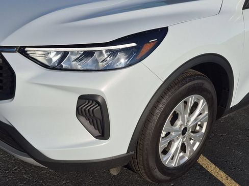Used 2026 Ford Escape Active w/ Cold Weather Package FWD image 9
