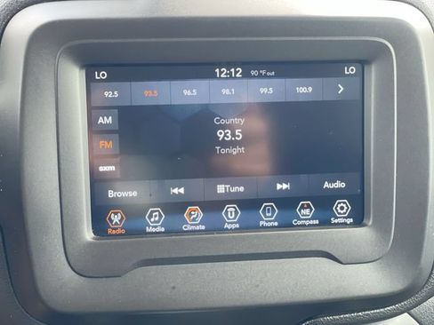 Used 2020 Jeep Renegade Latitude FWD image 21