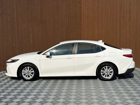 Used 2025 Toyota Camry LE image 14