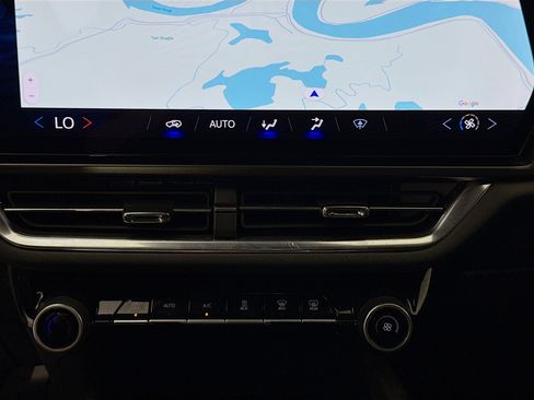 Used 2025 Chevrolet Equinox EV LT image 16