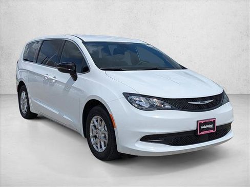 New 2026 Chrysler Voyager LX image 5