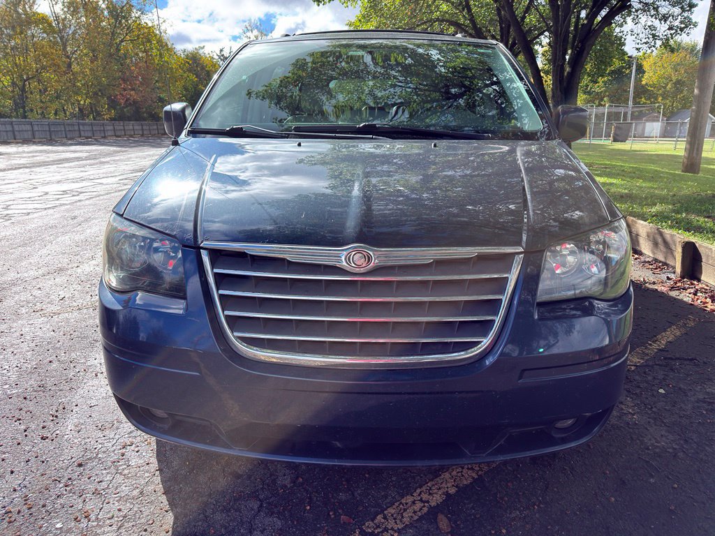 Used 2009 Chrysler Town & Country Touring FWD image 14