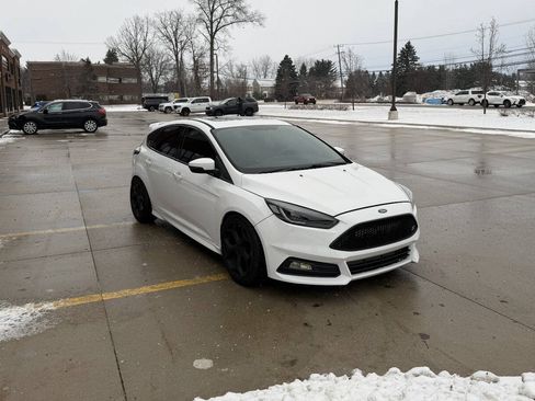 Used 2016 Ford Focus ST w/ Equipment Group 401A image 4