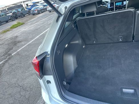 Used 2024 Volkswagen Atlas Cross Sport SE image 31