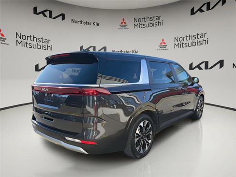 Used 2023 Kia Carnival EX FWD image 7