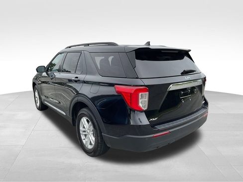 Used 2023 Ford Explorer XLT AWD/4WD image 7