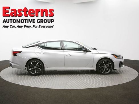 Used 2023 Nissan Altima 2.5 SR FWD image 41
