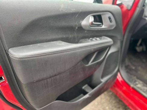 Used 2026 Chrysler Pacifica Limited image 10