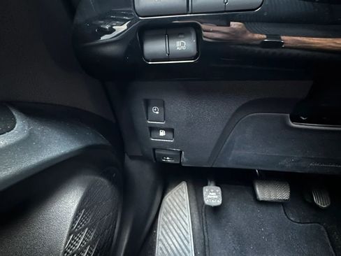 Used 2017 Toyota Prius Prime Plus w/ Carpet Mat Package FWD image 31