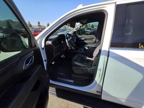 Used 2023 Chevrolet Tahoe LT w/ Luxury Package AWD/4WD image 3