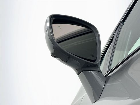 Used 2020 Chrysler Pacifica Touring-L Plus FWD image 5