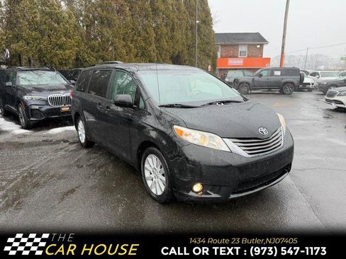 Used 2013 Toyota Sienna XLE image 5