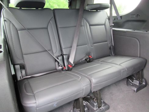 Used 2025 GMC Yukon XL Denali AWD/4WD image 32