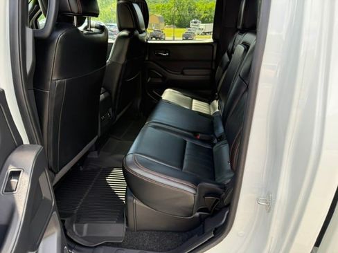 Used 2023 Nissan Frontier PRO-4X w/ Pro-4X Premium Package AWD/4WD image 9
