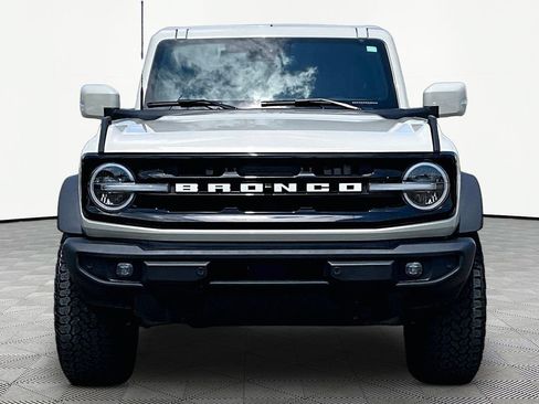Certified 2025 Ford Bronco Outer Banks w/ Sasquatch Package AWD/4WD image 3