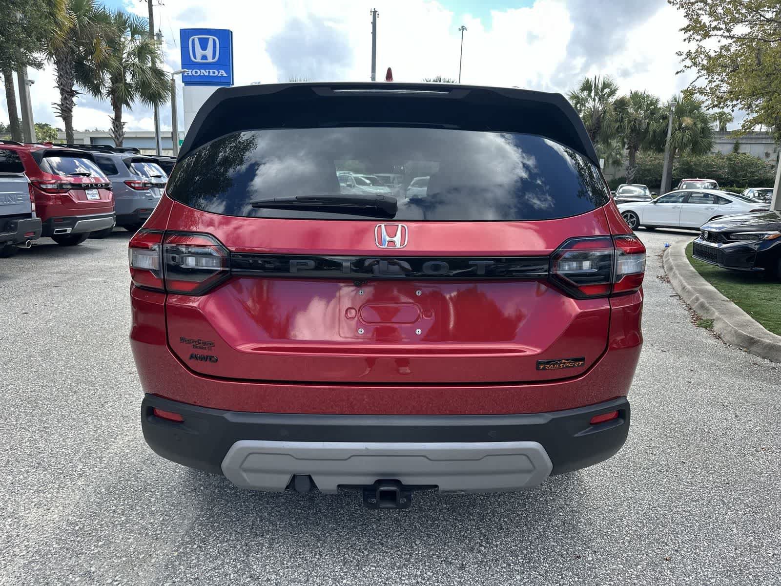 Used 2023 Honda Pilot TrailSport image 5