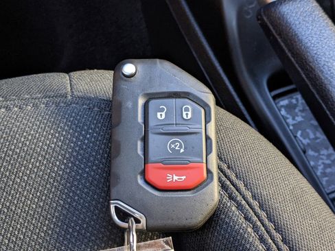 Used 2021 Jeep Gladiator Sport image 22