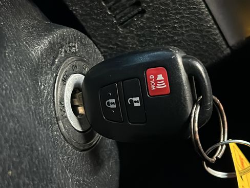 Used 2020 Toyota Tacoma SR image 38