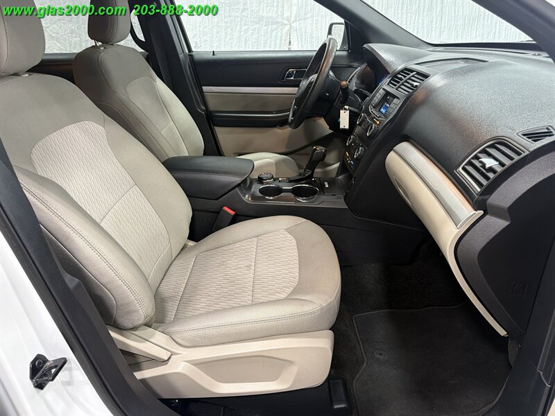 Used 2018 Ford Explorer 4WD w/ Class II Trailer Tow Package image 21
