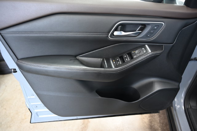 Used 2021 Nissan Rogue Platinum FWD image 30