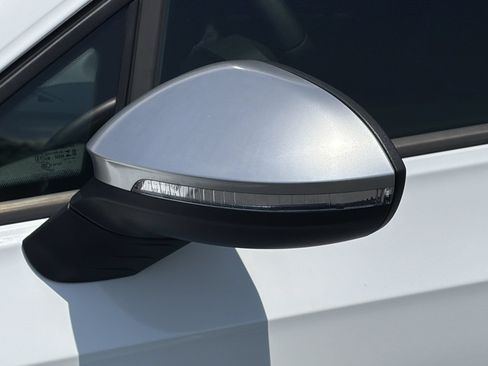 Used 2022 Volkswagen Golf R AWD/4WD image 35