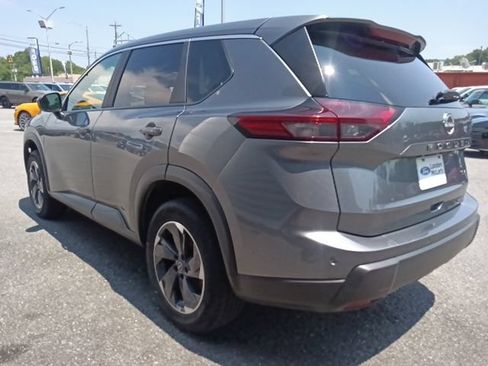 Used 2024 Nissan Rogue SV FWD image 5