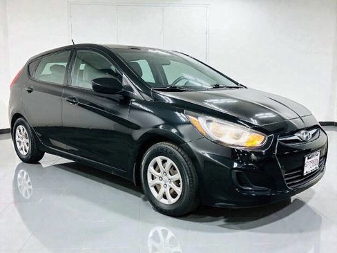 Used 2013 Hyundai Accent GS FWD image 3