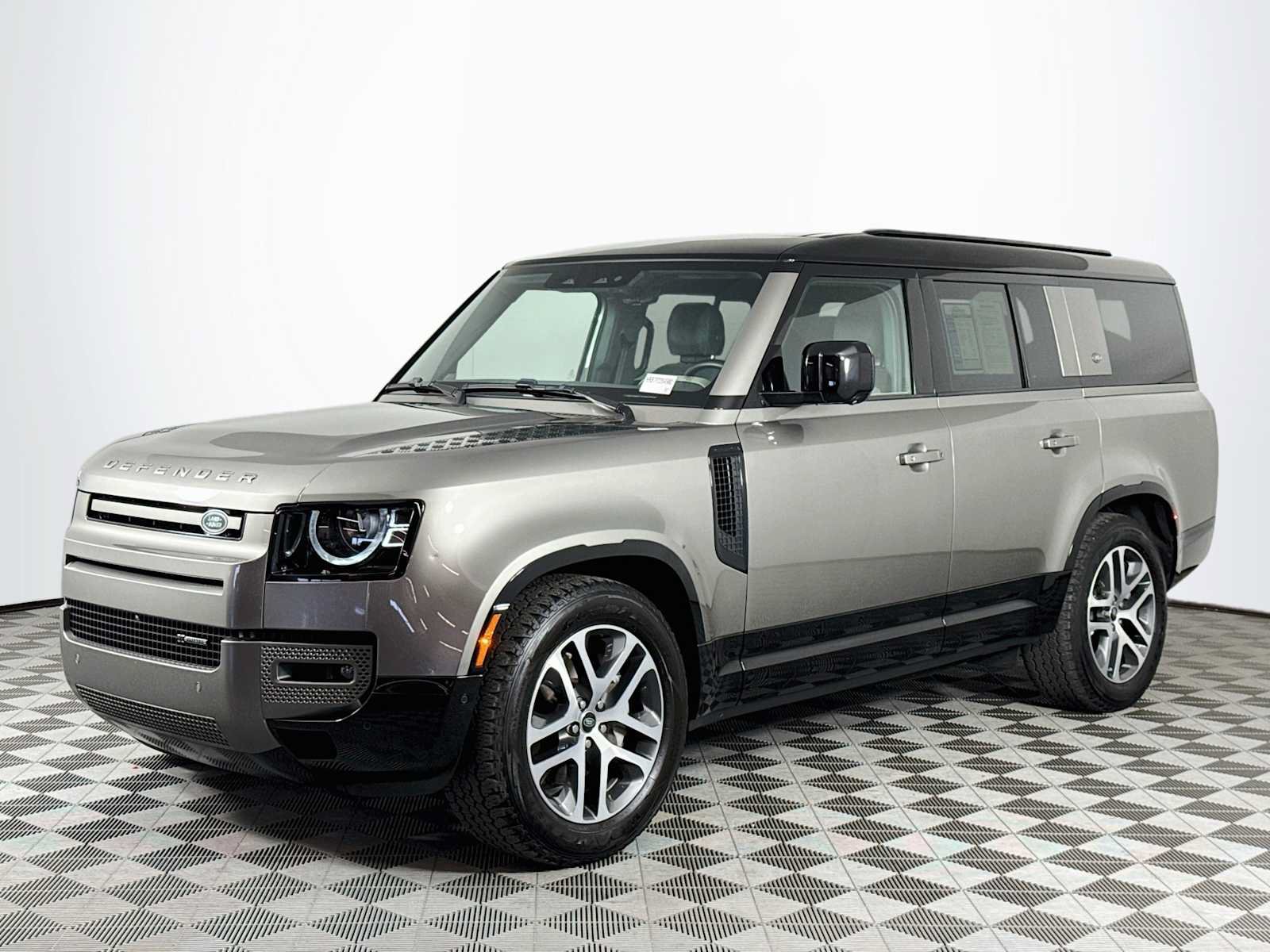Used 2023 Land Rover Defender 130 X-Dynamic SE AWD/4WD image 33