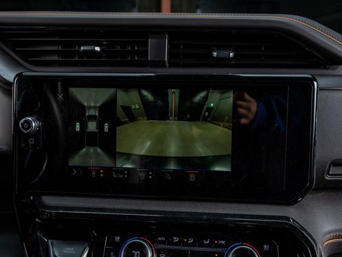 Used 2025 GMC Sierra 2500 AT4 w/ AT4 Premium Plus Package image 26