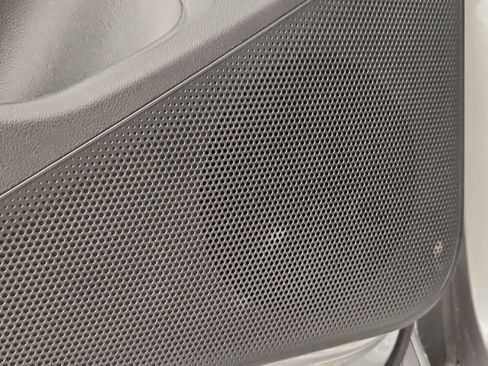 New 2025 Volkswagen Tiguan SE image 32