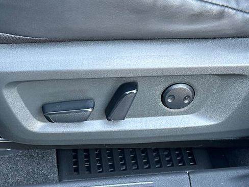 Used 2023 Nissan Rogue SV w/ SV Premium Package image 38