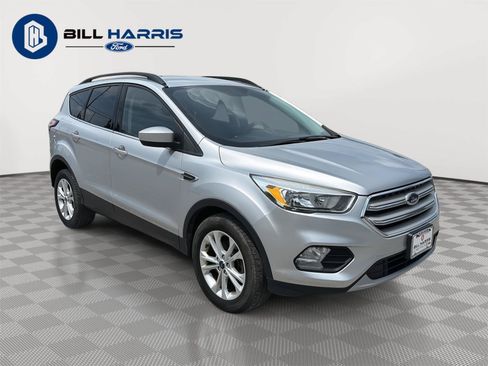 Used 2018 Ford Escape SE FWD image 3