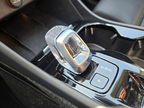 Certified 2025 Volvo XC40 B5 Plus AWD/4WD image 23