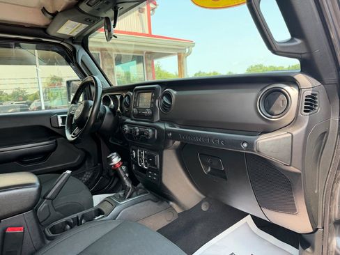 Used 2018 Jeep Wrangler Unlimited Sport S AWD/4WD image 21