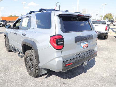 Used 2025 Toyota 4Runner SR5 image 9