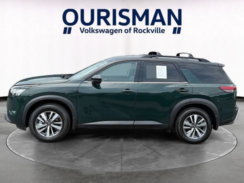 Used 2023 Nissan Pathfinder SL w/ Black Appearance Package AWD/4WD image 3