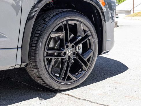 Used 2025 Volkswagen Tiguan SE R-Line AWD/4WD image 9