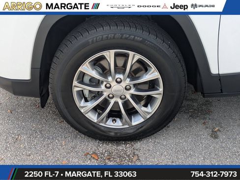 Used 2021 Jeep Cherokee Latitude Lux AWD/4WD image 12