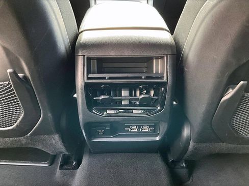 Used 2024 Jeep Grand Cherokee Altitude image 15