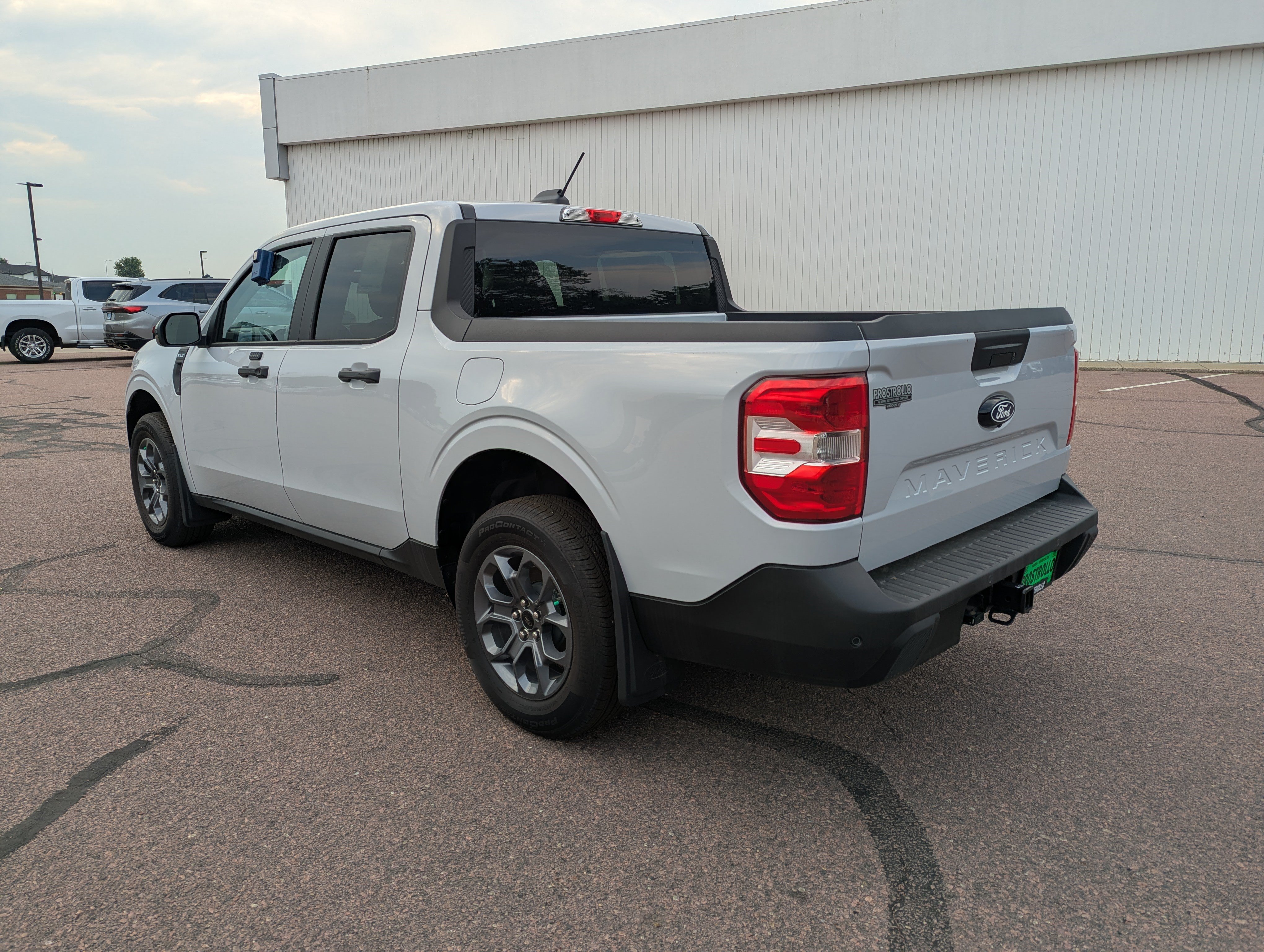 New 2025 Ford Maverick XLT w/ XLT Luxury Package FWD image 3