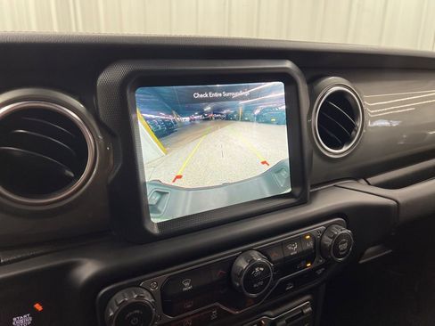 Used 2022 Jeep Gladiator Overland AWD/4WD image 19