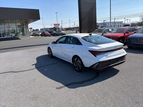 Certified 2025 Hyundai Elantra Limited image 5