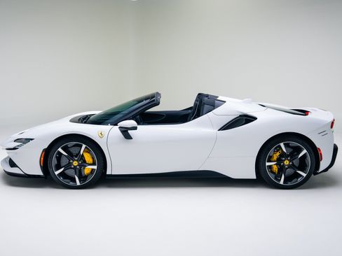 Used 2024 Ferrari SF90 Spider image 14