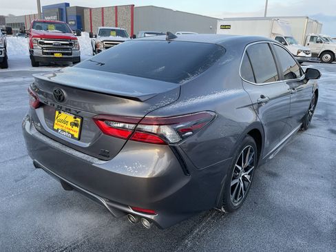 Used 2021 Toyota Camry SE w/ Cold Weather Package image 8