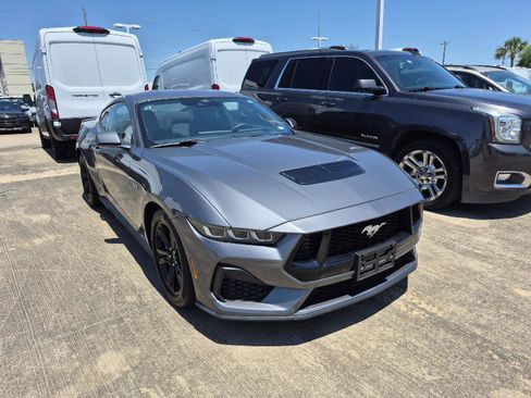 Used 2024 Ford Mustang GT RWD image 2